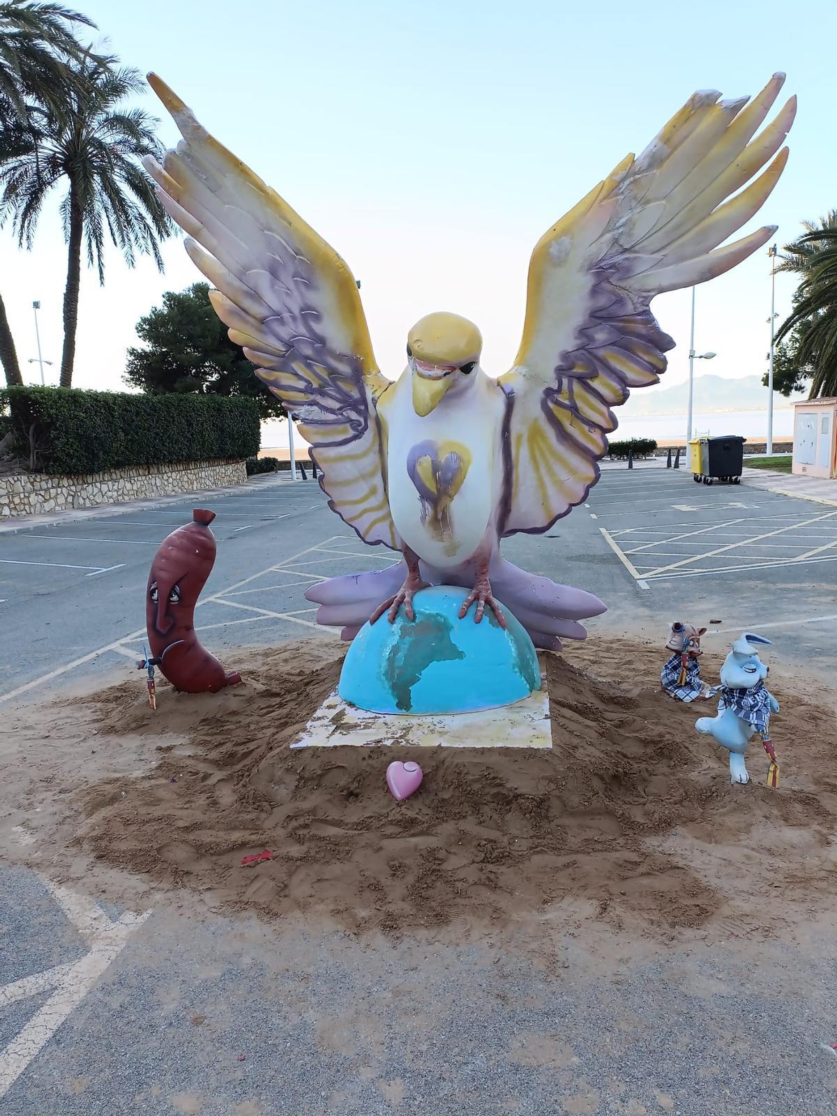 La falla que han conseguido plantar los integrantes de Faro-Mar.