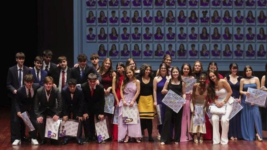 Actos de graduación cierran una etapa clave en los institutos Castro Alobre y O Carril