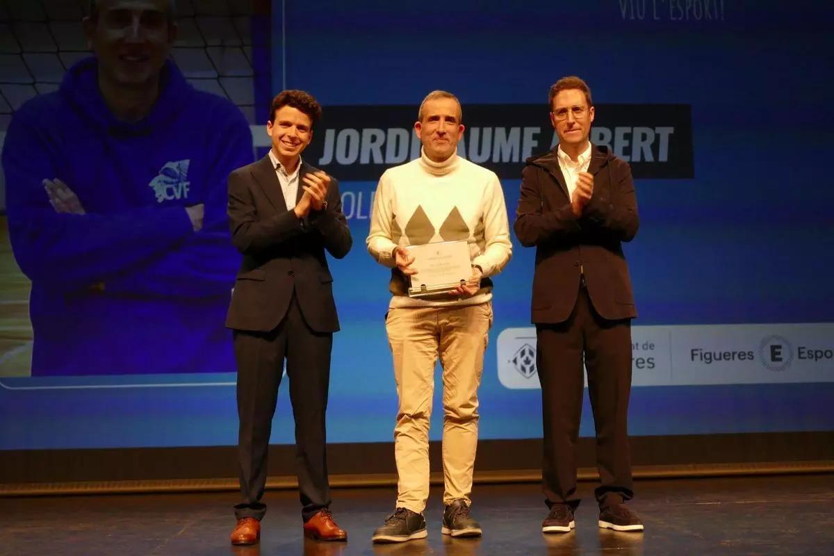 Jordi Jaume, amb el premi a la trajectòria en la Nit de l'Esport de Figueres del febrer de 2026.