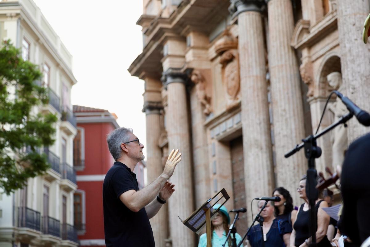 El barrio del Carmen saca en procesión a su patrona