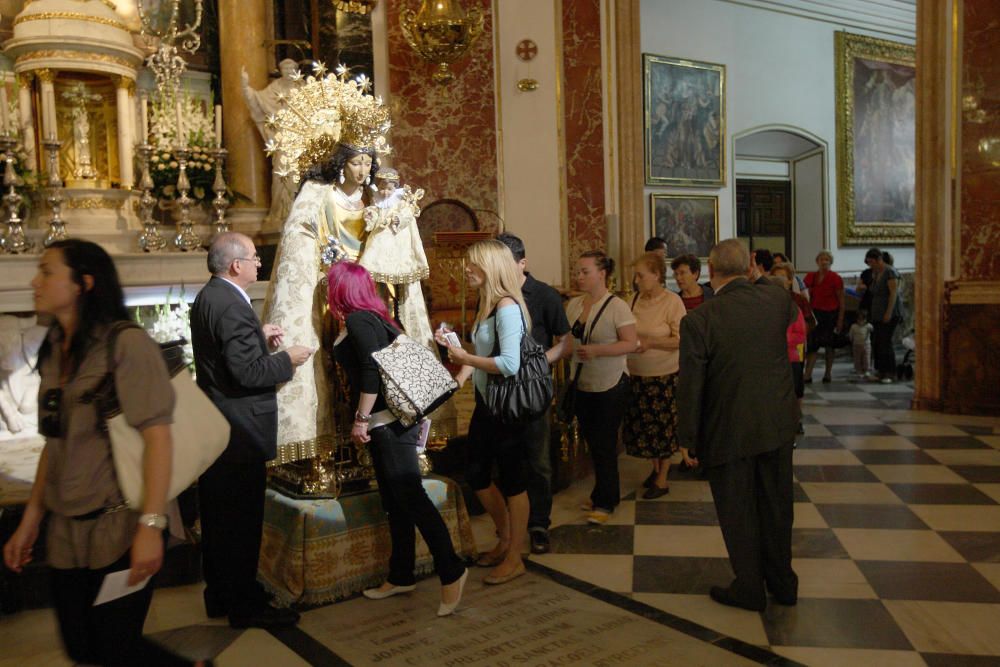 Retrospectiva de los primeros Besamanos a la Virgen de los Desamparados