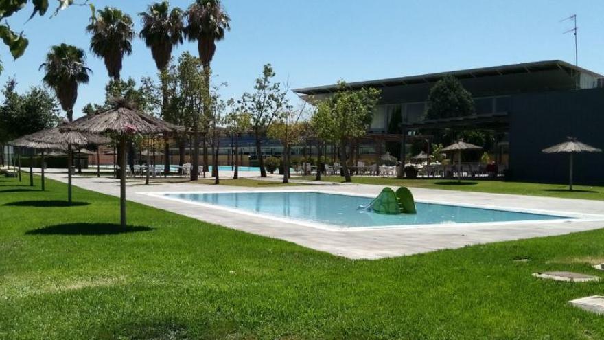 La piscina de Alaquàs, que está cerrada tras el suceso.