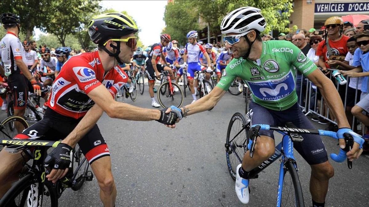 Yates (izq), con el maillot de líder. Valverde, con la verde de la Regularidad.