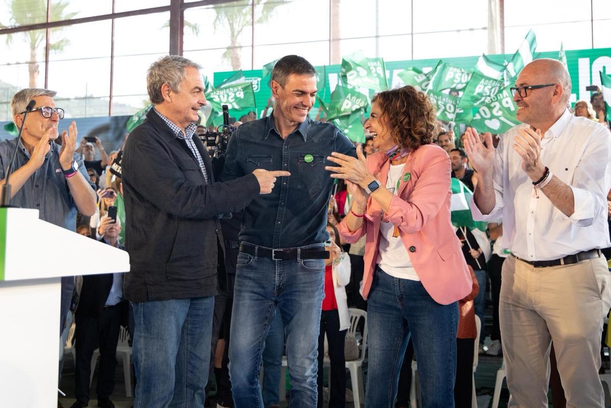 José Luis Rodríguez Zapatero, Pedro Sánchez y María Jesús Montero, en el mitin del 1 de mayo en Cártama (Málaga).
