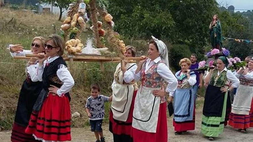 Bargaéu, en Piloña, se llena por las fiestas de La Magdalena