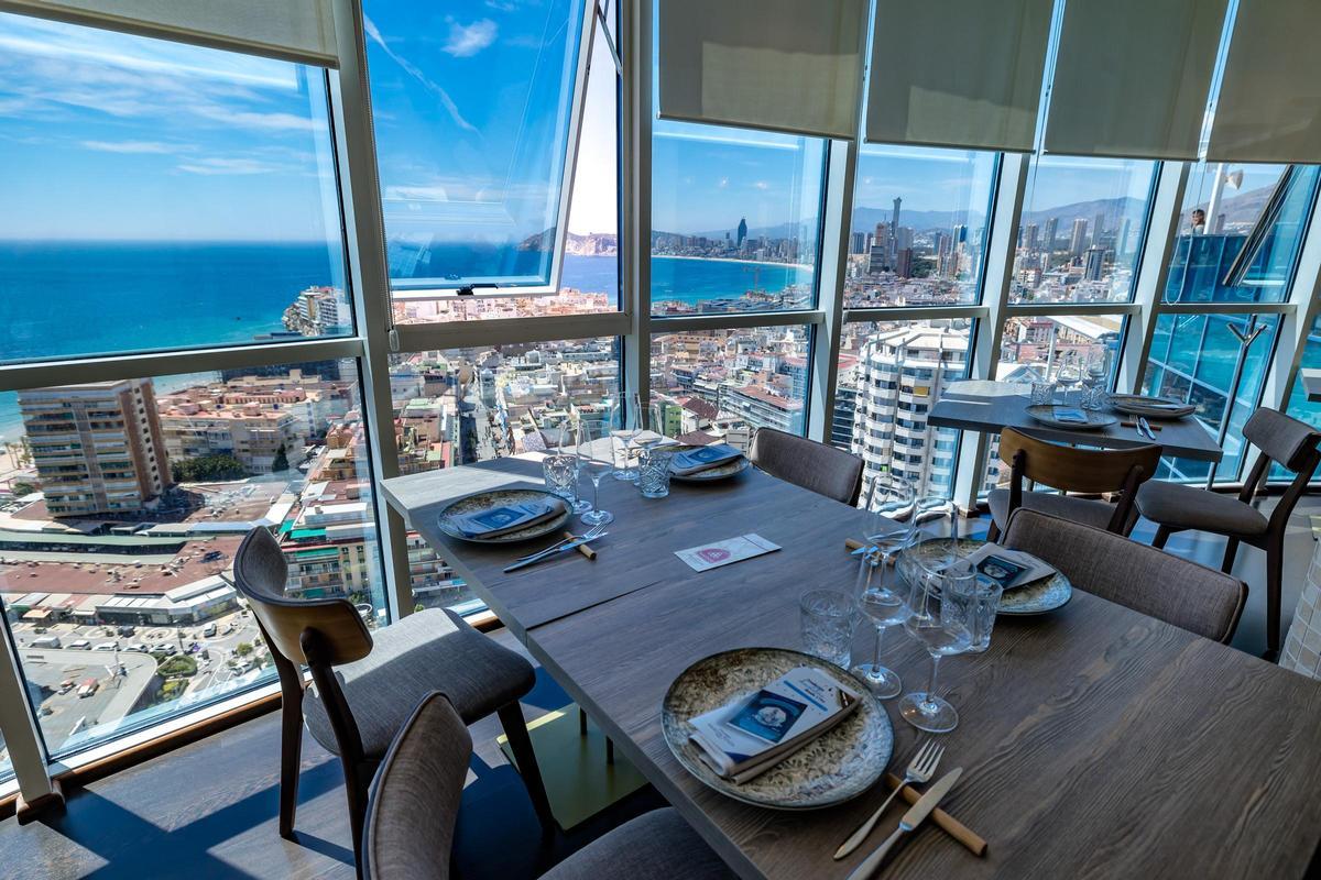 Cocina de altura en Benidorm. Menjars de la Terra en el restaurante Belvedere Cocina de altura en Benidorm. Menjars de la Terra en el restaurante Belvedere