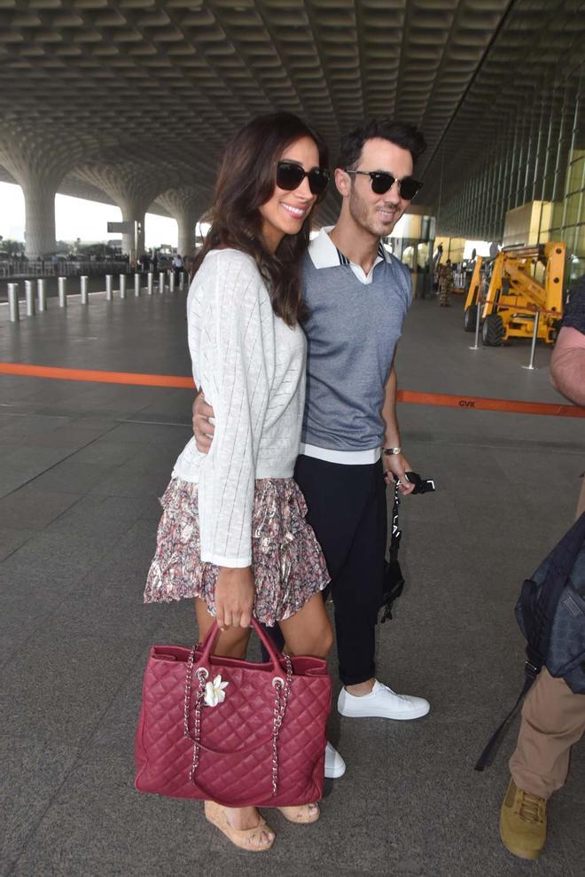 Kevin y Danielle Jonas llegan a Delhi