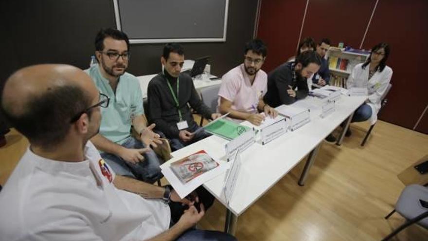 El conflicto por las horas de trabajo encalla la negociación en el Hospital del Vinalopó