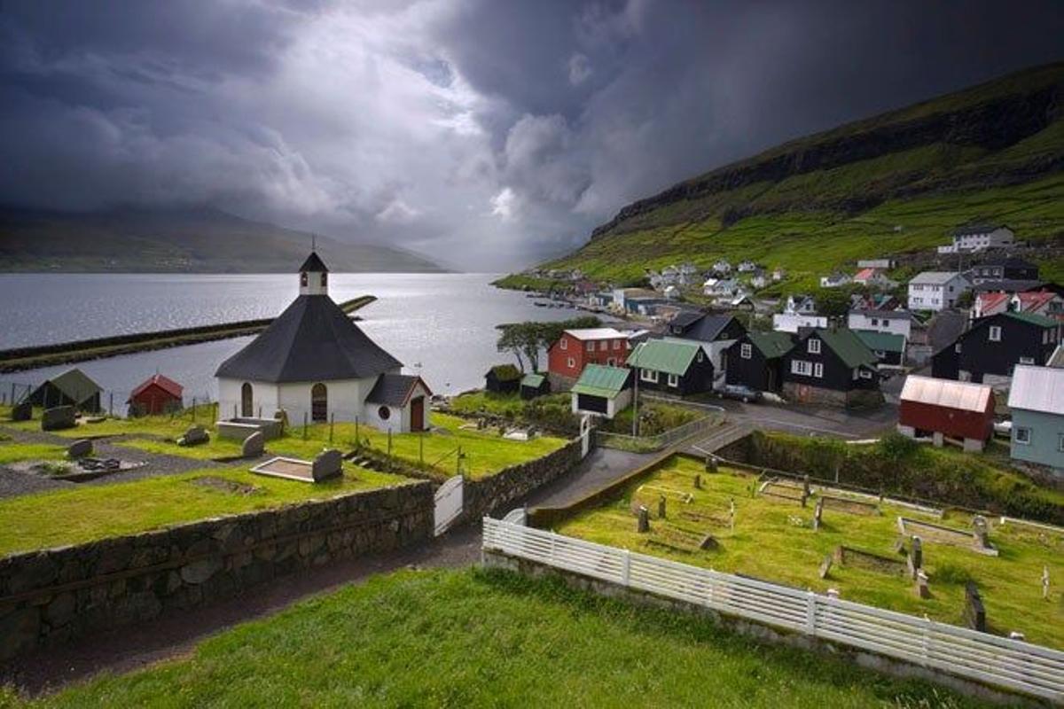 El pequeño pueblo de Haldarsvík se ubica en la costa noreste de Streymoy, en la Islas Feroe.