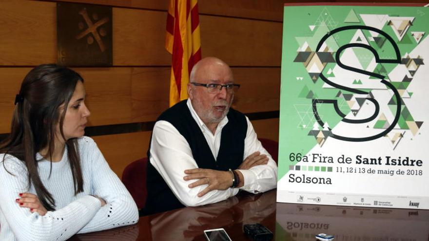 L&#039;autora del cartell, Gemma Colell, i el director de Solsonès Fires, Josep Caelles.