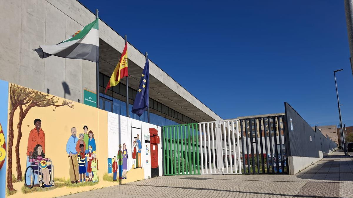 Puerta principal del CEIP Mirador de Cerro Gordo.