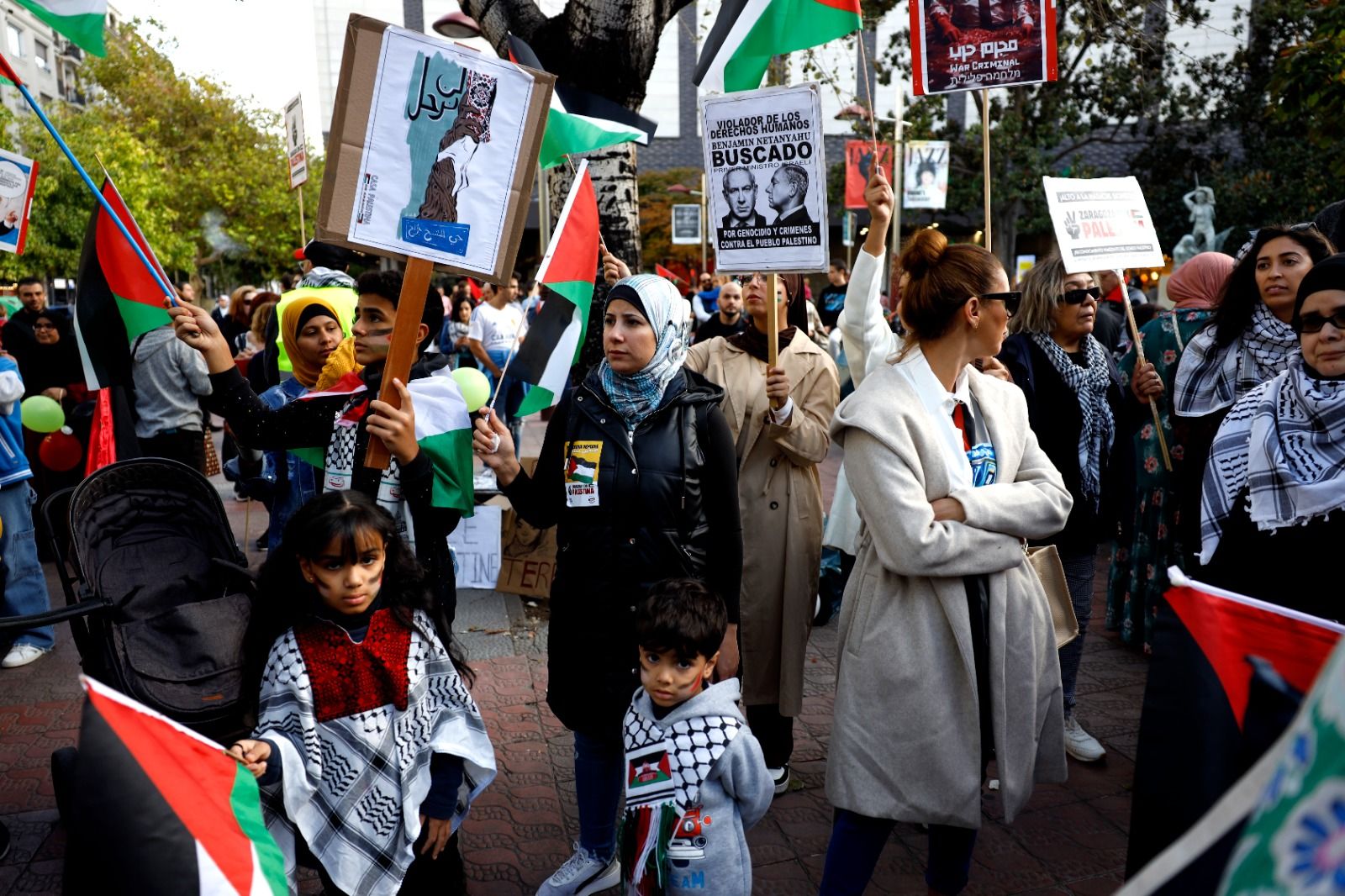 En imágenes | Multitudinaria manifestación en Zaragoza en apoyo a Palestina