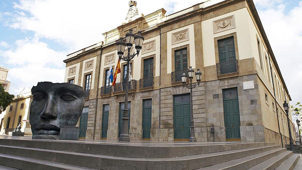 La fachada del Teatro Guimerá.