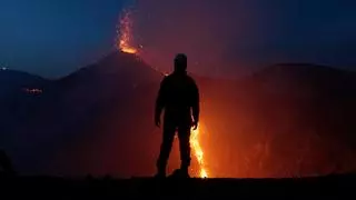 La espectacular erupción del volcán Etna en Sicilia