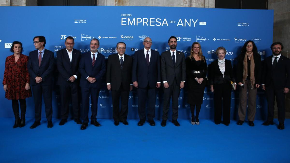 Premios EMPRESA DE L'ANY 2021 en la Llotja de Mar. En la foto (de I a D) Alícia Romero (PSC), Salvador Illa (President del PSC ), Albert Sàez (Director de El Periódico), Jaume Collboni (PSC), Javier Moll (Presidente de Prensa Ibèrica) , Josep Oliu (Banc de Sabadell), Roger Torrent, Arantza Sarasola (Prensa Ibérica), Monica Roca (Presidenta de la Cambra de Comerç) y Aitor Moll (Consejero delegado de Prensa Ibérica)