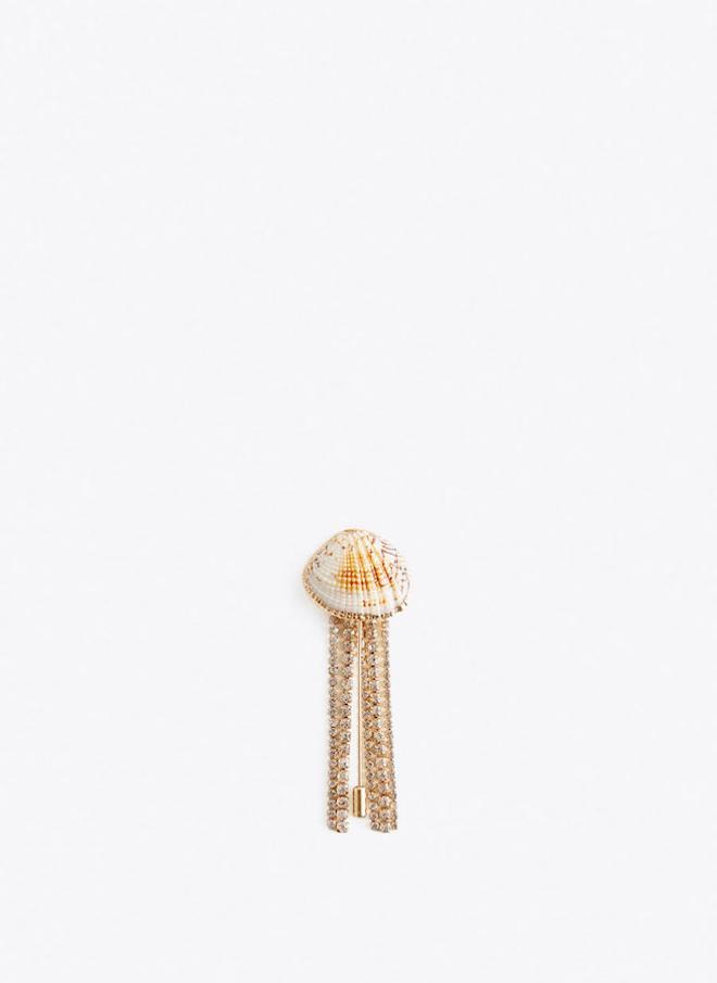 Broche con concha y detalles dorados, de Uterqüe