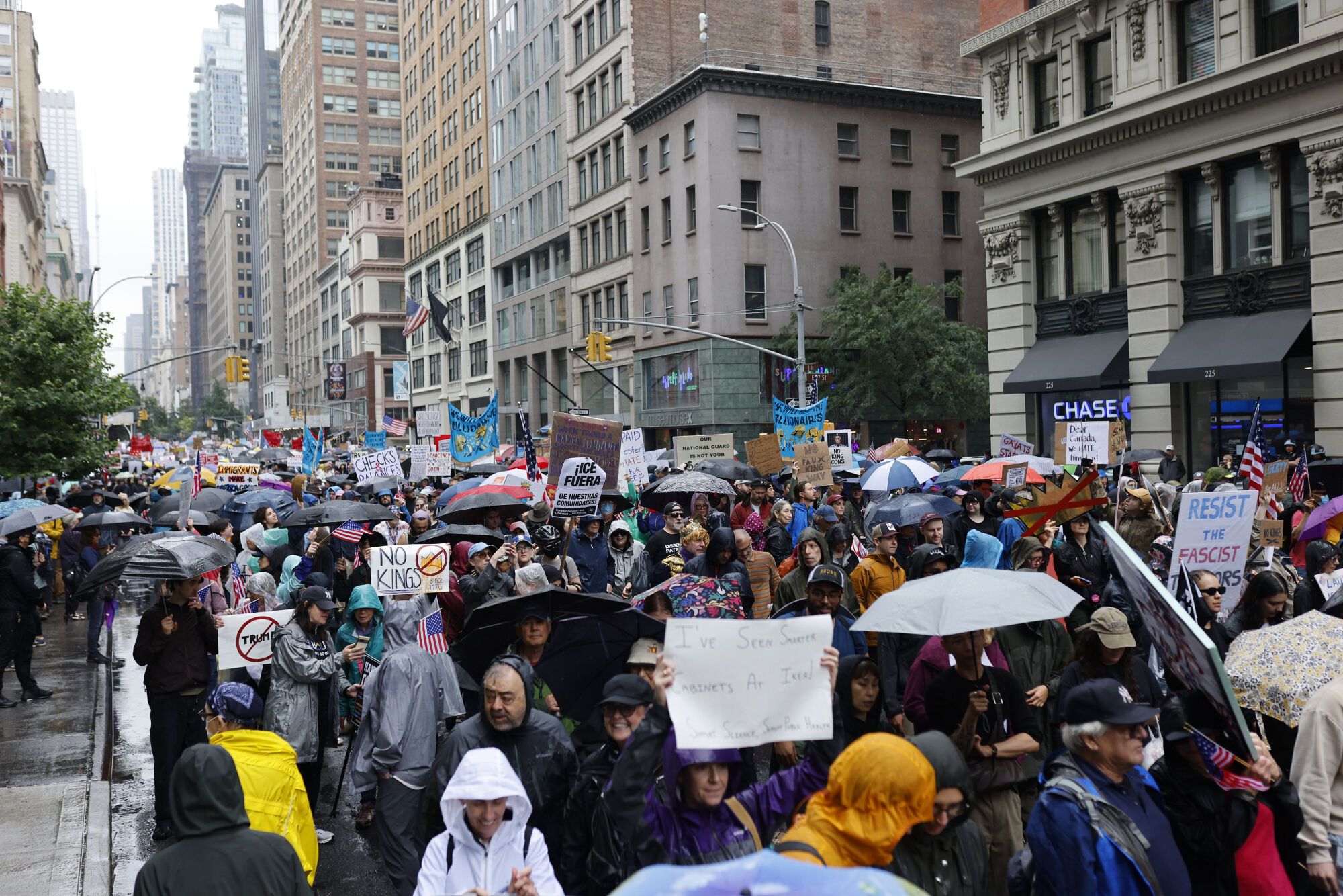 Demonstrators march down Fifth Avenue during the "No Kings" protest, Saturday, June 14, 2025, in New York. (AP Photo/Stefan Jeremiah) Associated Press / LaPresse Only italy and spain. EDITORIAL USE ONLY/ONLY ITALY AND SPAIN