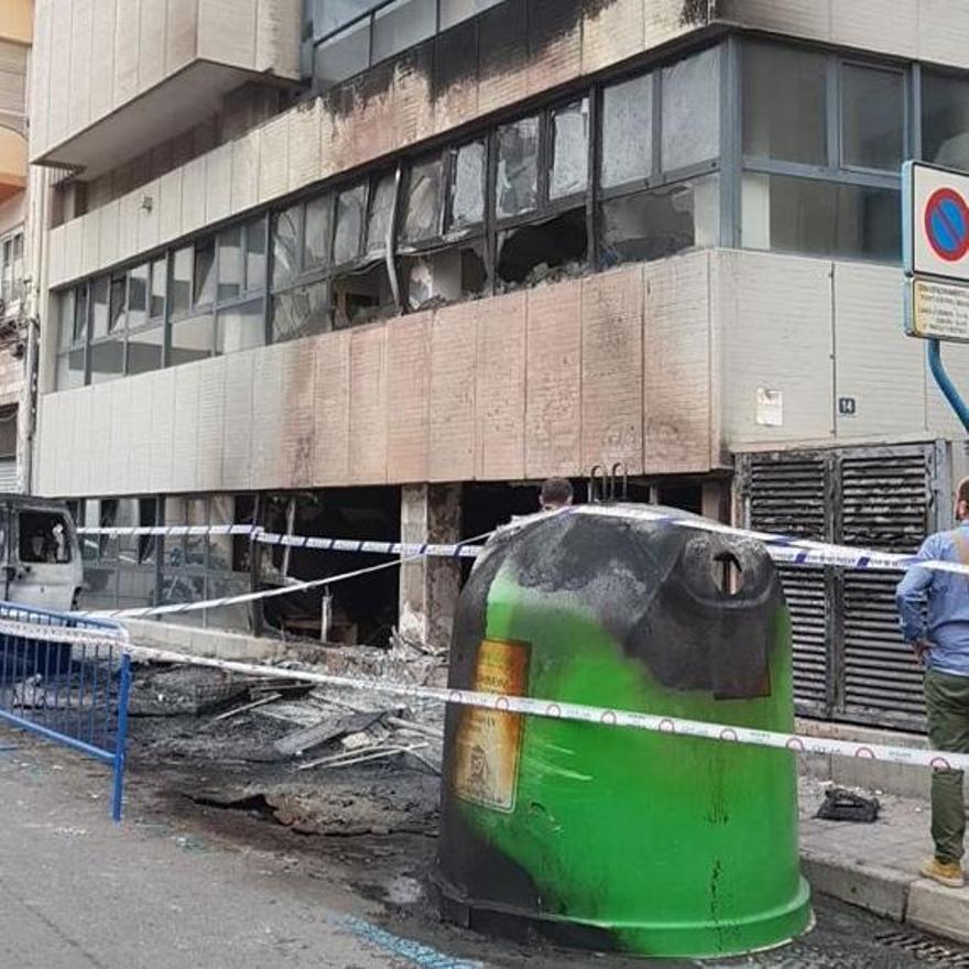 Daños causados por el fuego junto a un centro de menores en Alicante.