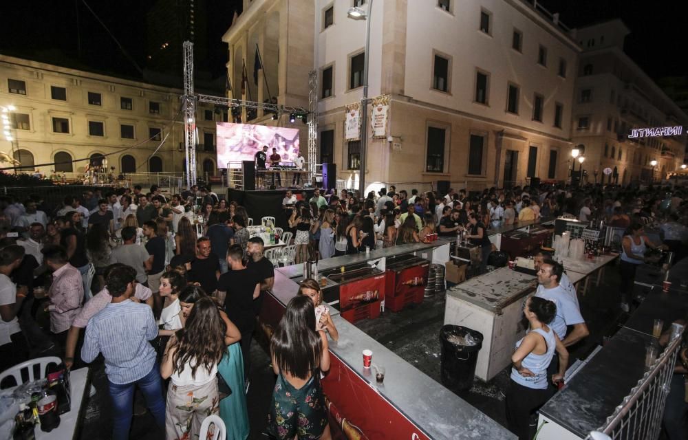 Lleno total por las noches en las barracas de Alicante