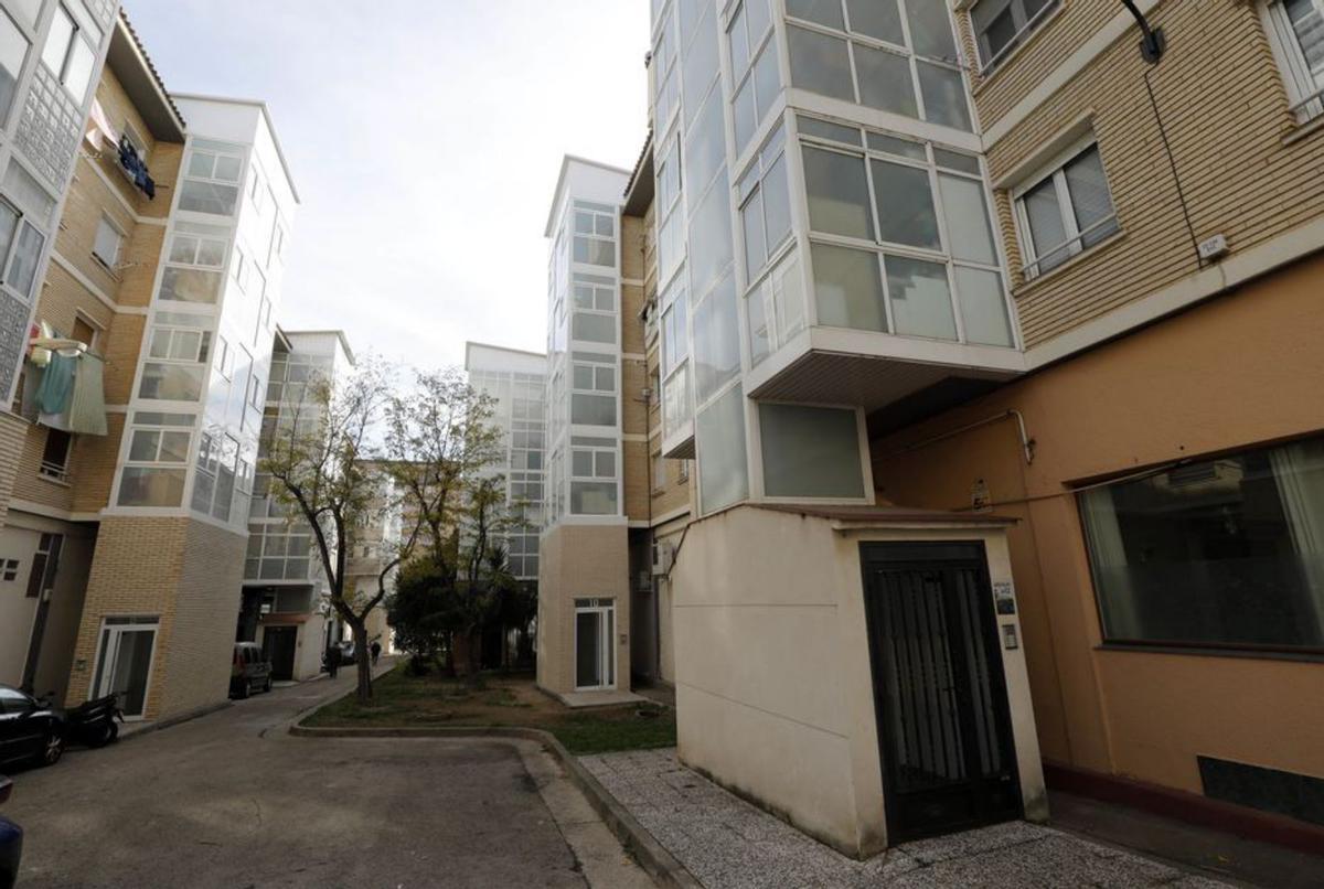 Los bloques cuentan con ascensores instalados en los últimos años.  |