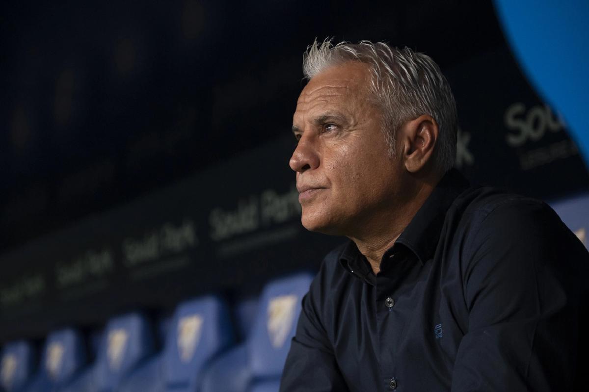 Sergio Pellicer, en el banquillo del Málaga CF.