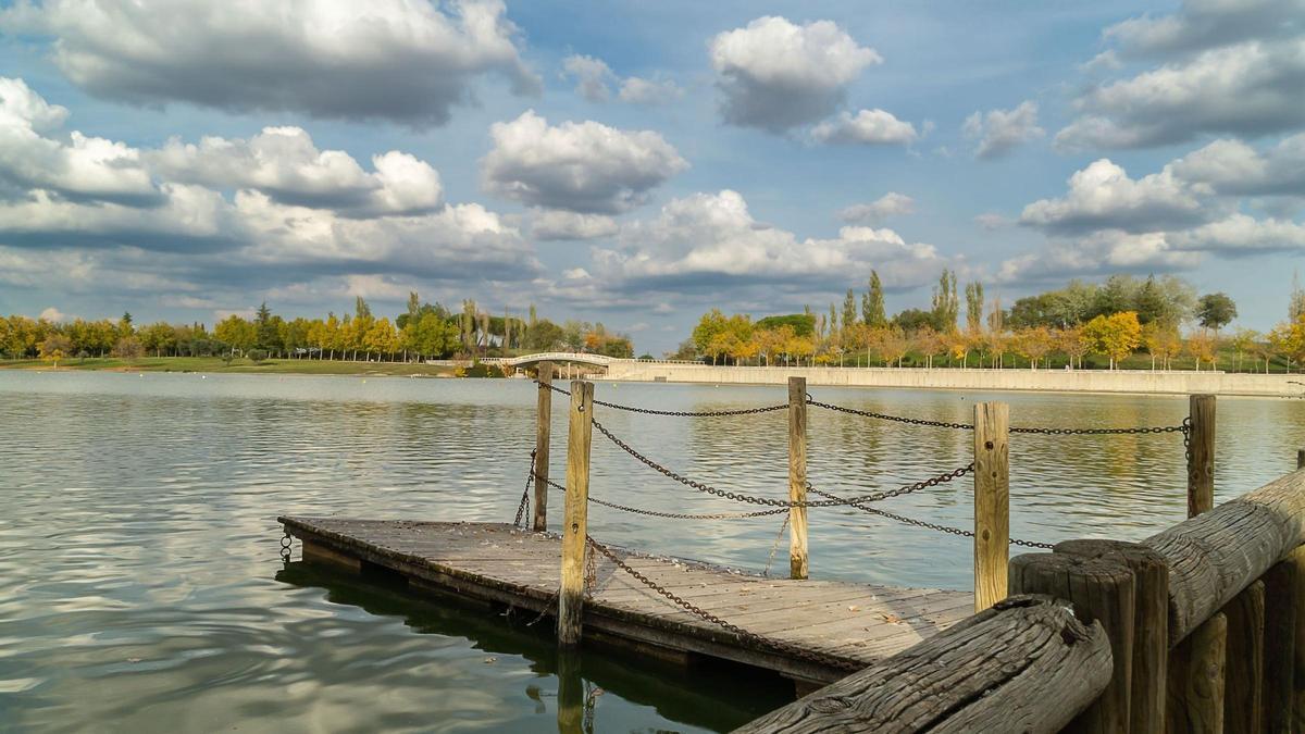 La laguna de Mari Pascuala cuenta con un pequeño "templete" desde donde se ve todo el lago