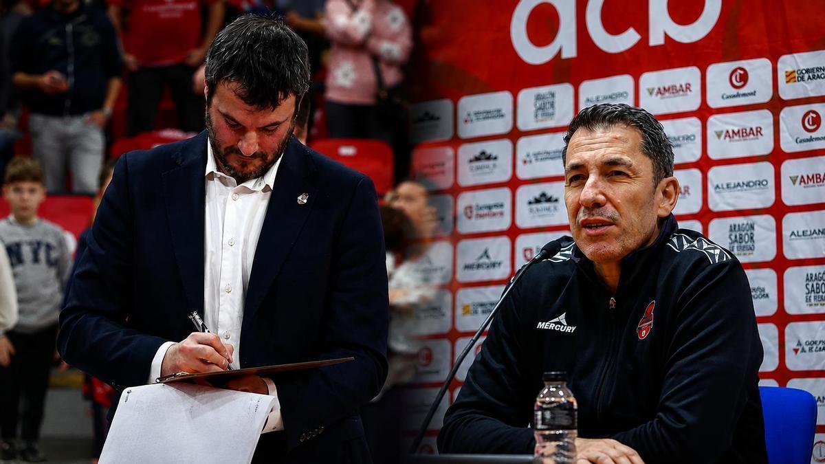 Carlos Cantero toma notas y Gonzalo García de Vitoria, en rueda de prensa
