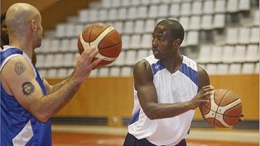 Anthony Goldwire, en l&#039;entrenament d&#039;ahir a Fontajau, jugarà amb el Sant Josep fins al final de temporada.