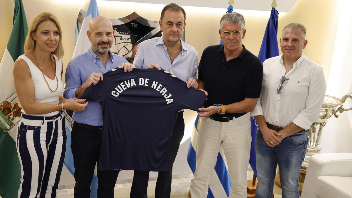 Presentación de la camiseta 'prematch' del Málaga CF.