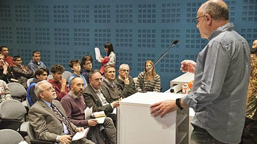 Ple a la sala d&#039;actes de la FUB2 per presentar les idees públicament