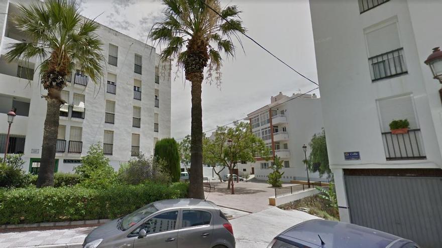 Una mujer, ingresada en estado grave tras ser disparada en plena calle por su expareja en Torrox (Málaga)