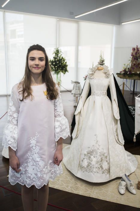 Detalles del vestido de la Reina del Encuentro, María Silla