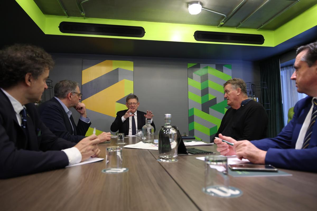 La reunión mantenida en Londres para promocionar Ciudad de la Luz.