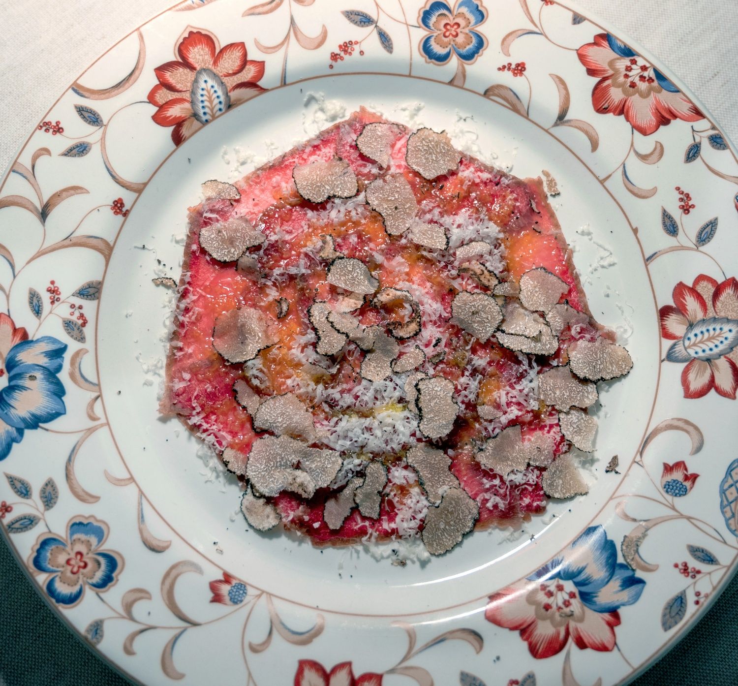Carpaccio con trufa en San Miniato