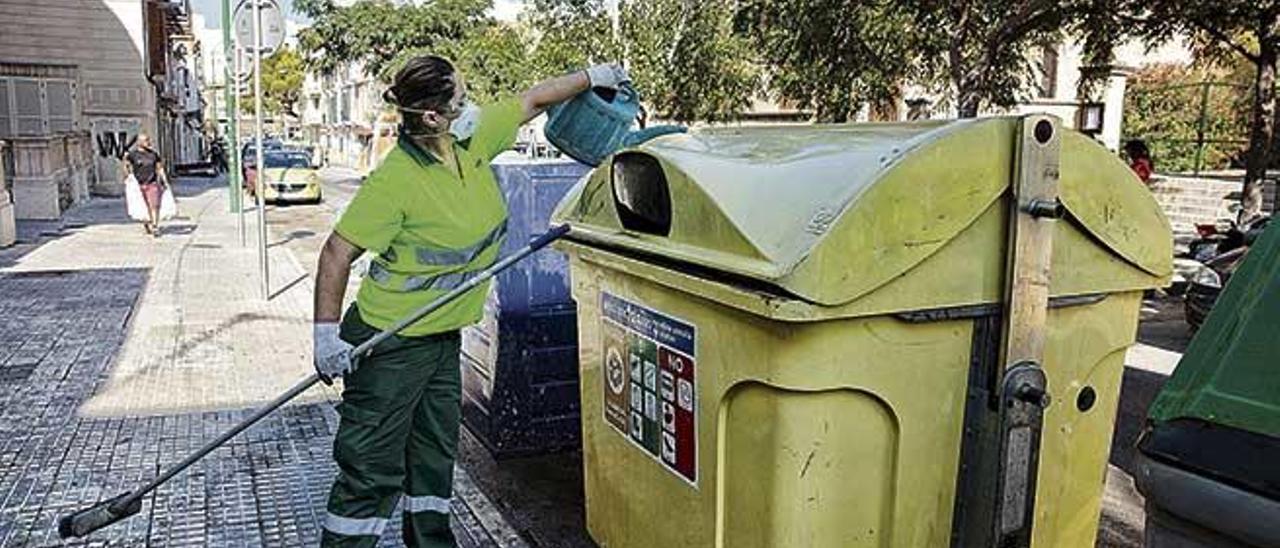 La recogida de envases, que se tiran en el contenedor amarillo, ha aumentado en un 15%, lo que indica un mayor consumo domiciliario.