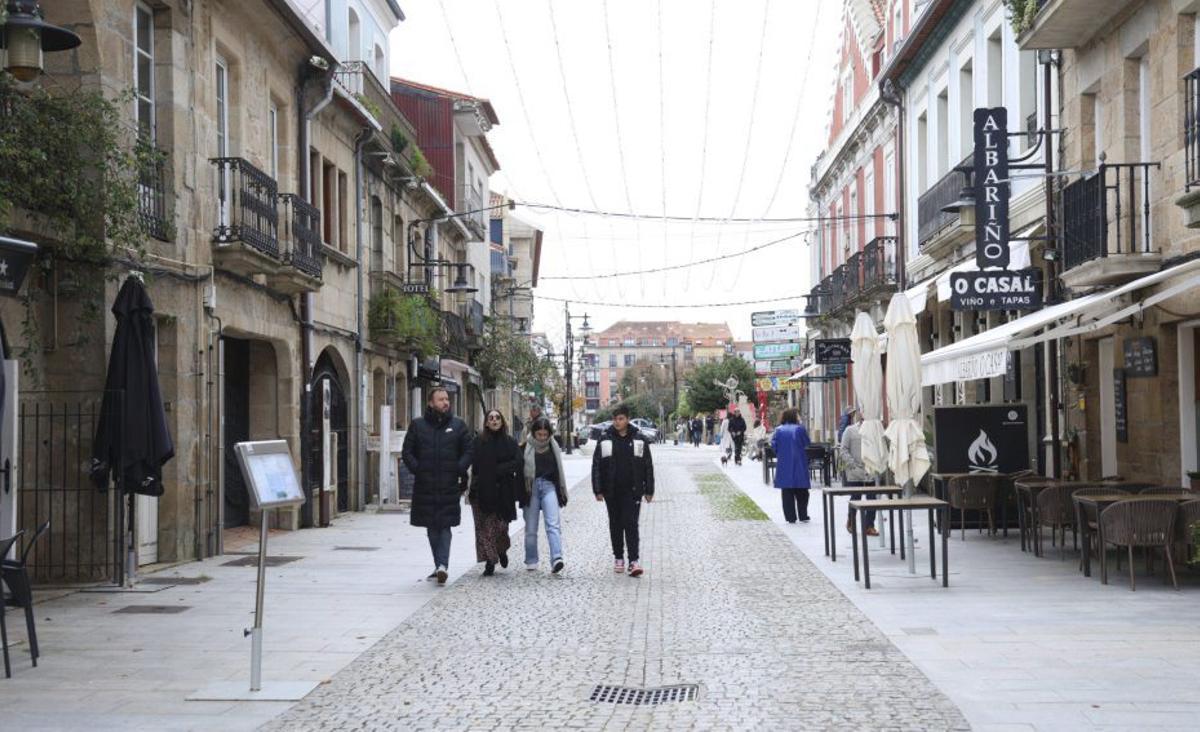 Contenedores a rebosar en O Grove. | Paco Luna