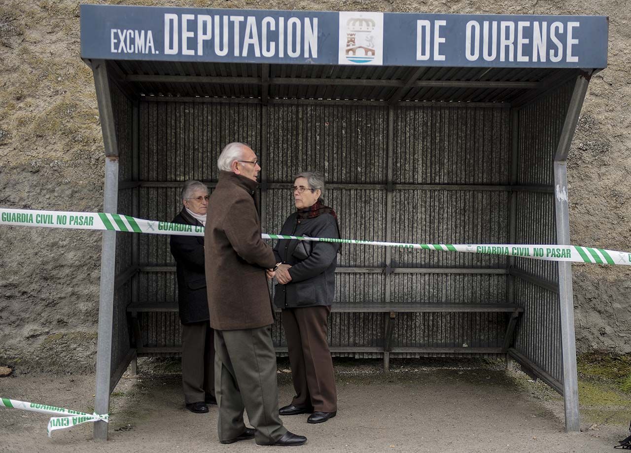 Vecinos de Vilanova dos Infantes el día que se conocía la muerte de Adolfo Enríquez Méndez