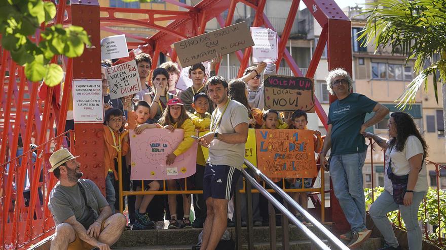 L’Agrupament Escolta de Vista Alegre de Girona protesta durant Temps de Flors per reclamar un «local digne»