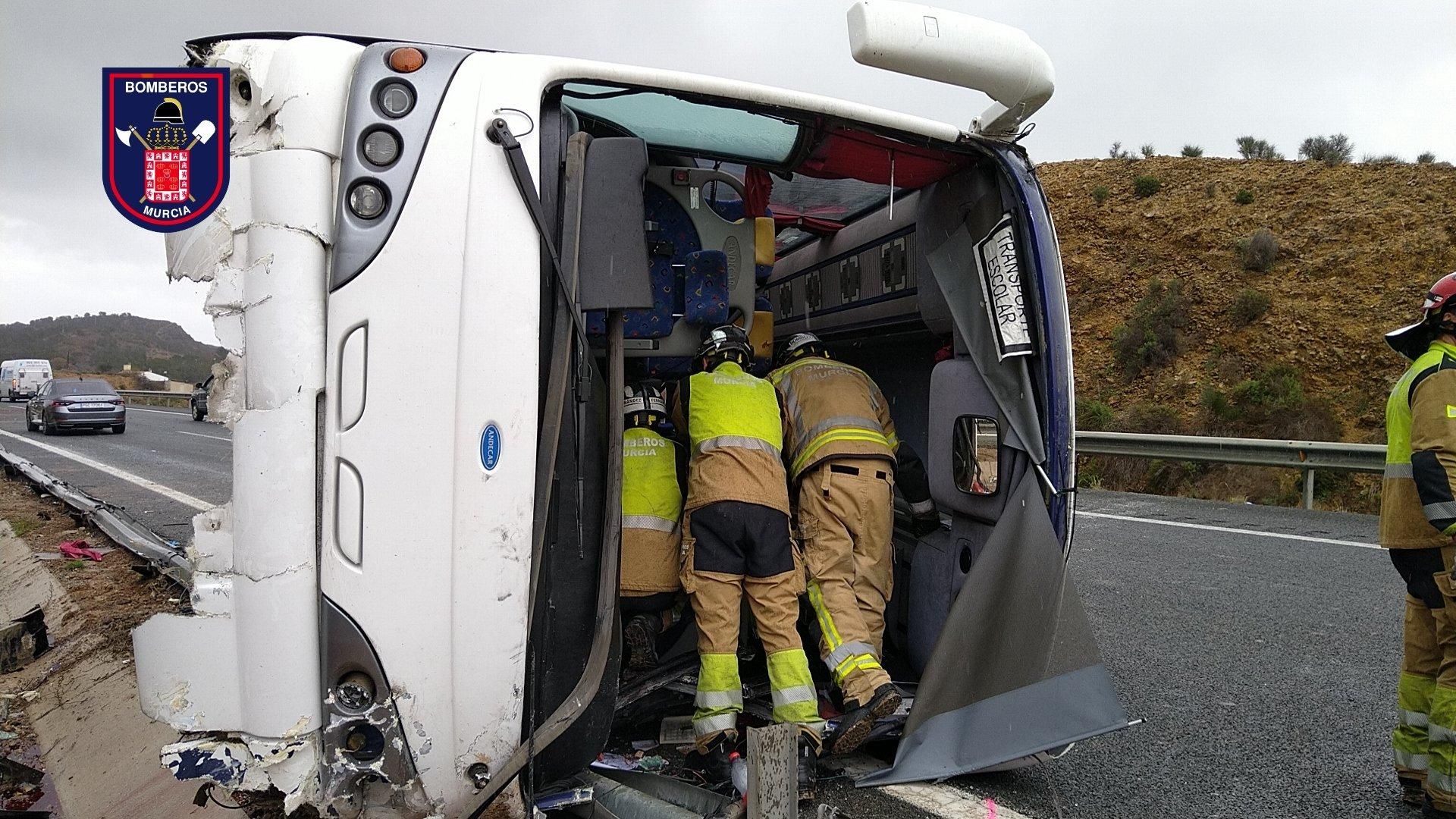 El accidente del autobús del Imserso volcado en Murcia, en imágenes