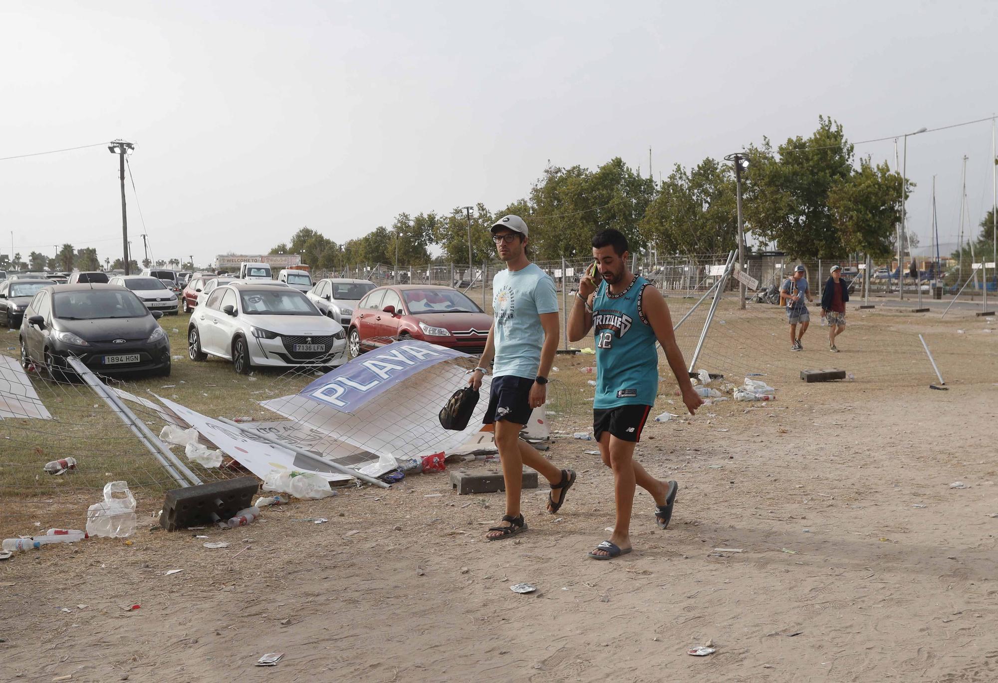 Los acampados en el Medusa comienzan a abandonar Cullera