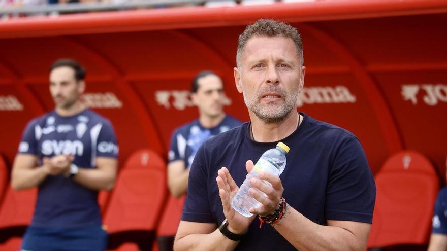 Curro Torres se aferra a su once de seguridad en el Real Murcia