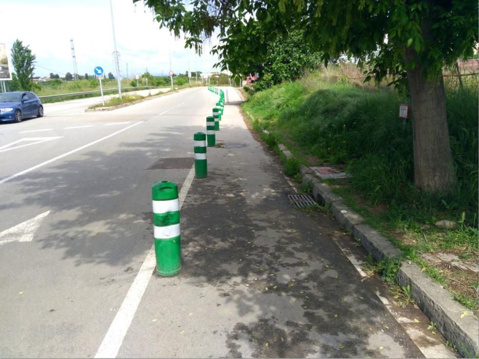 L’accés al carril bici de la carretera de Viladordis, lliure