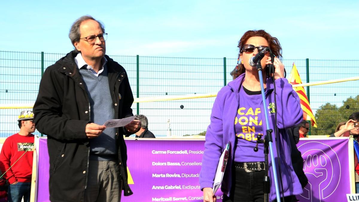 Quim Torra, a las puertas de la prisión de Mas d'Enric (El Catllar) después de visitar a Carme Forcadell.