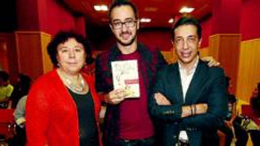 Ignacio Urquijo presenta su novela en la biblioteca