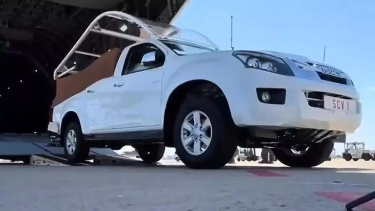 Así es el Isuzu D-Max, el vehículo japonés convertido en papamóvil que recorrerá Barcelona este miércoles