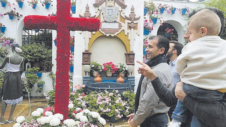 Las cruces vecinales tienen su raíz en el origen de la fiesta.