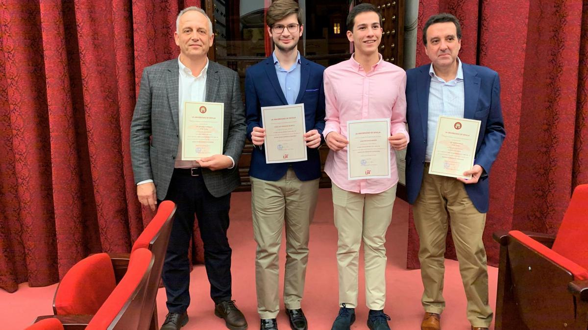 La Universidad de Sevilla premia a dos ecijanos por su nota de admisión