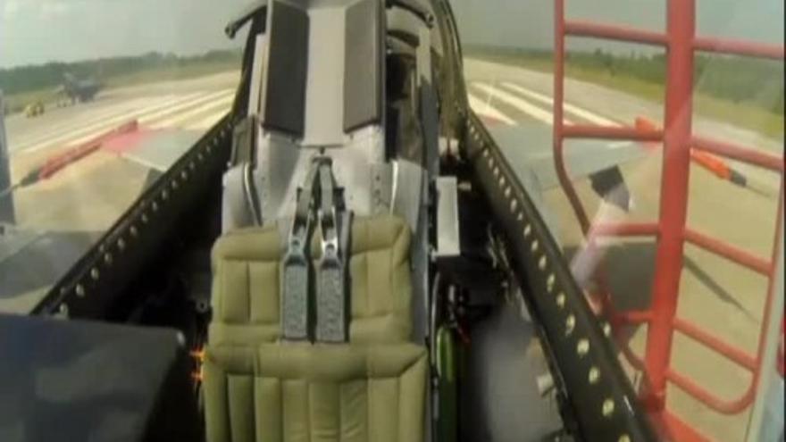 Un F16 que vuela sin piloto