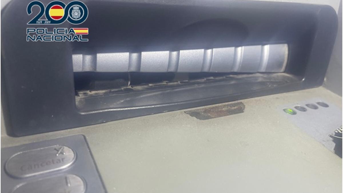 Cajero manipulado en Alicante por los detenidos.
