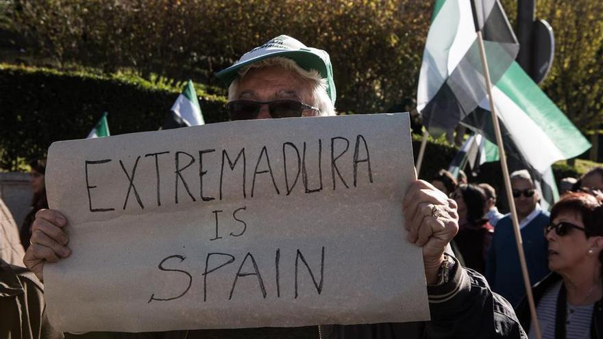 Renfe intenta calmar la protesta del tren en Extremadura con el cese de dos gerentes